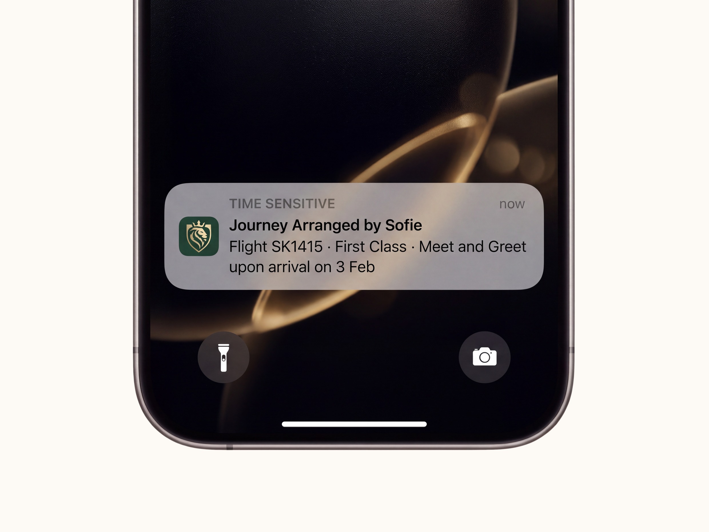 iPhone-låseskærm med en LuxLimo-notifikation: tur arrangeret, fly SK1415, modtagelse ved ankomst