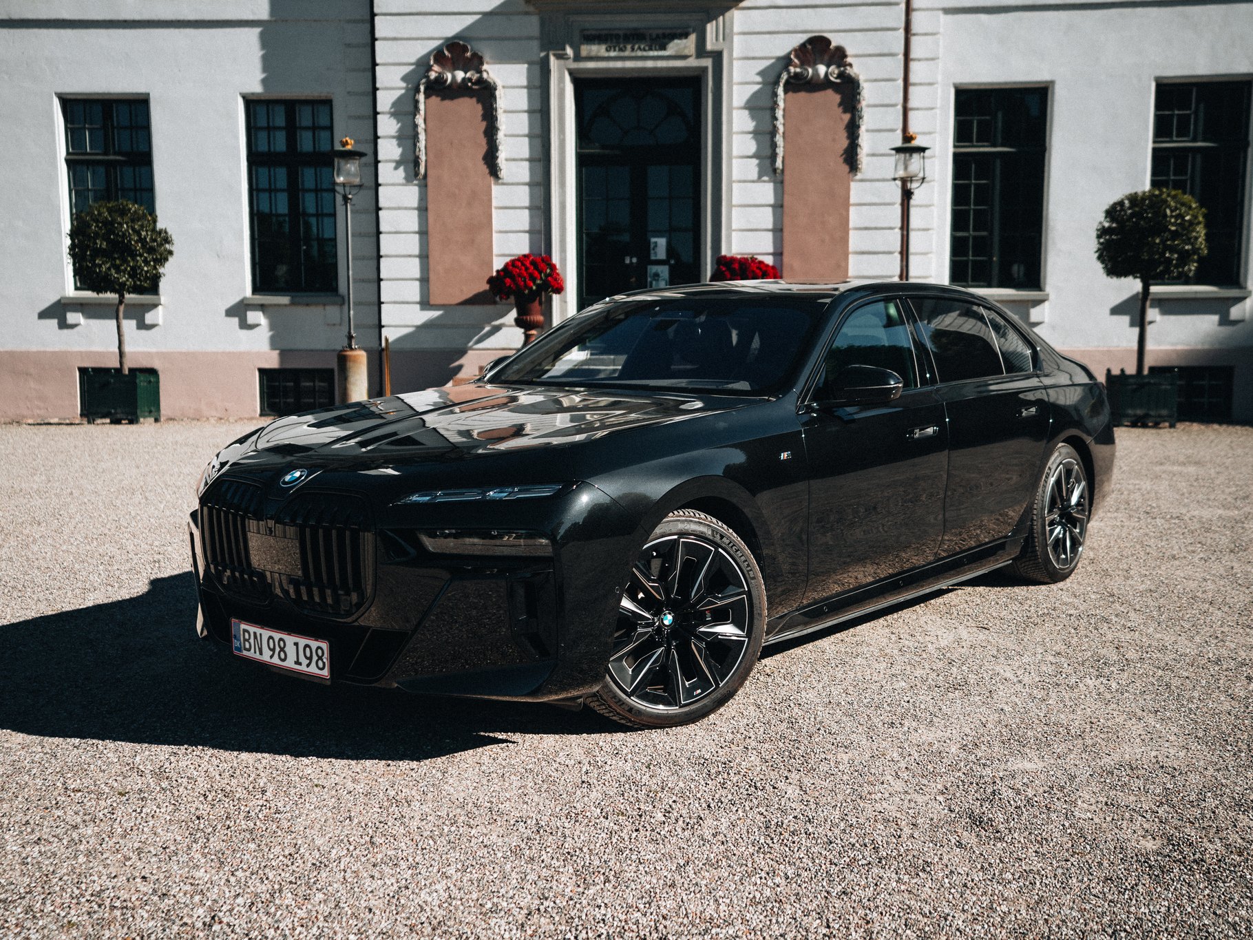 BMW i7, the LuxLimo Lux, in the courtyard of a Danish manor house