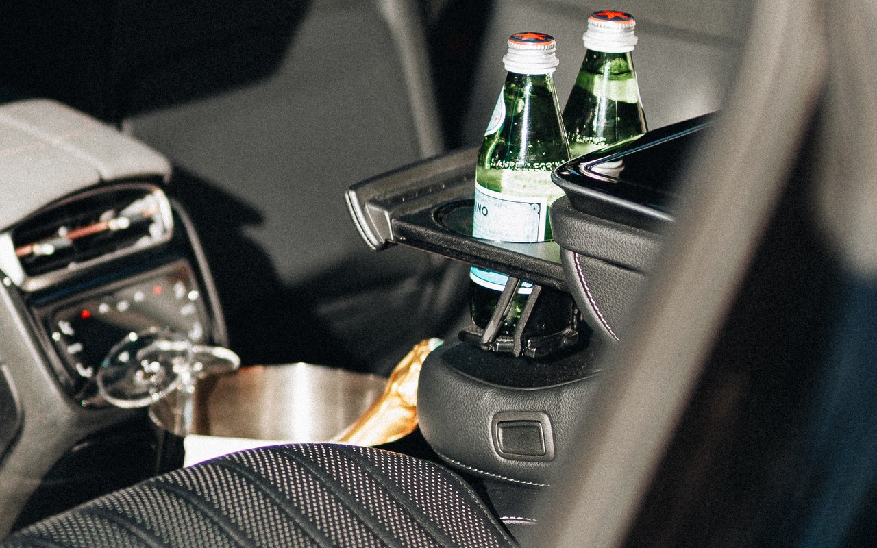 Sparkling water and champagne on the rear armrest of the Mercedes-Benz EQS