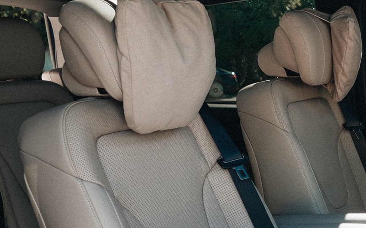 The reclining lounge seat of the Mercedes-Benz EQV VIP with its headrest