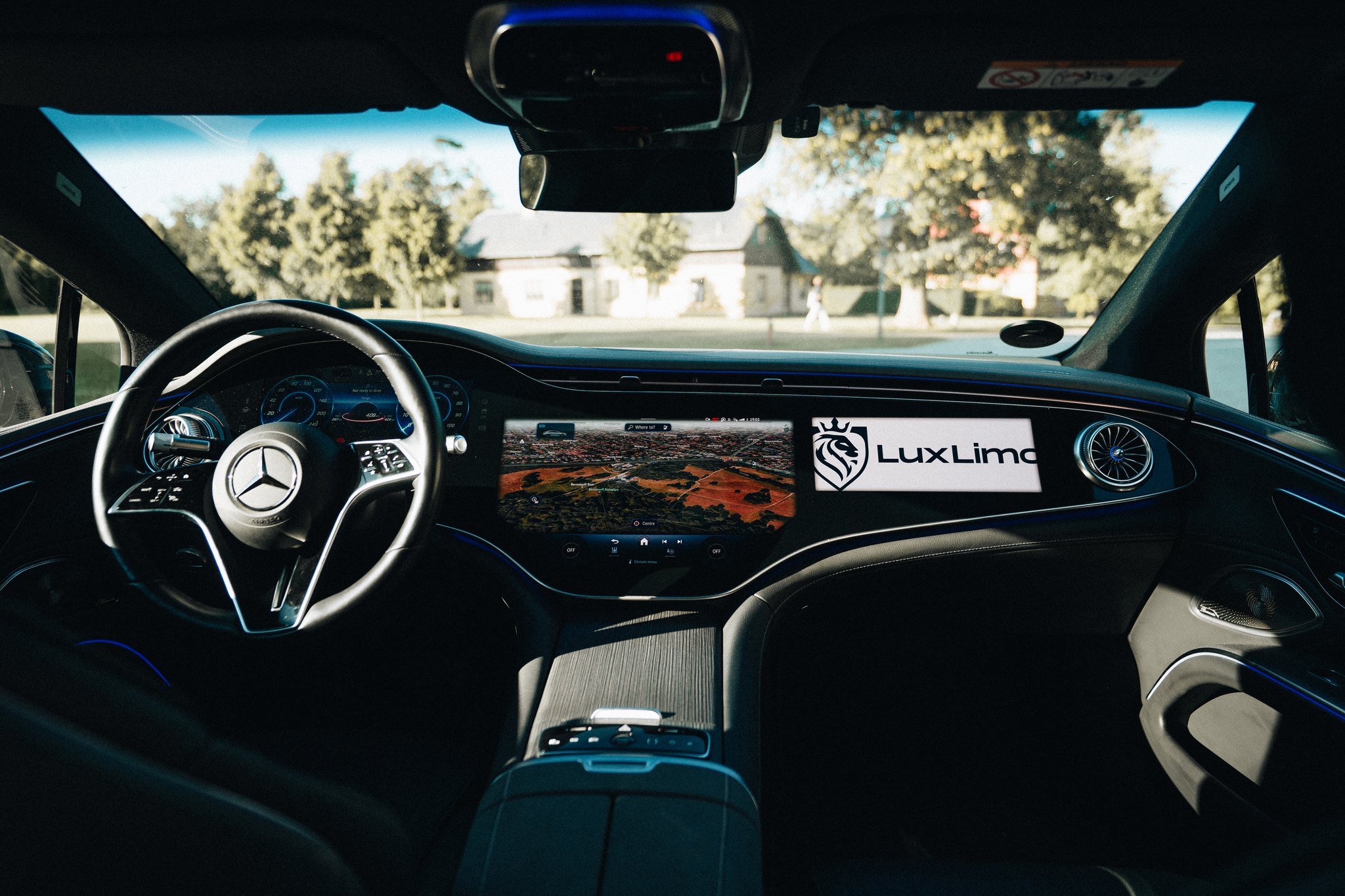 Front cabin of the Mercedes-Benz EQS with the Hyperscreen