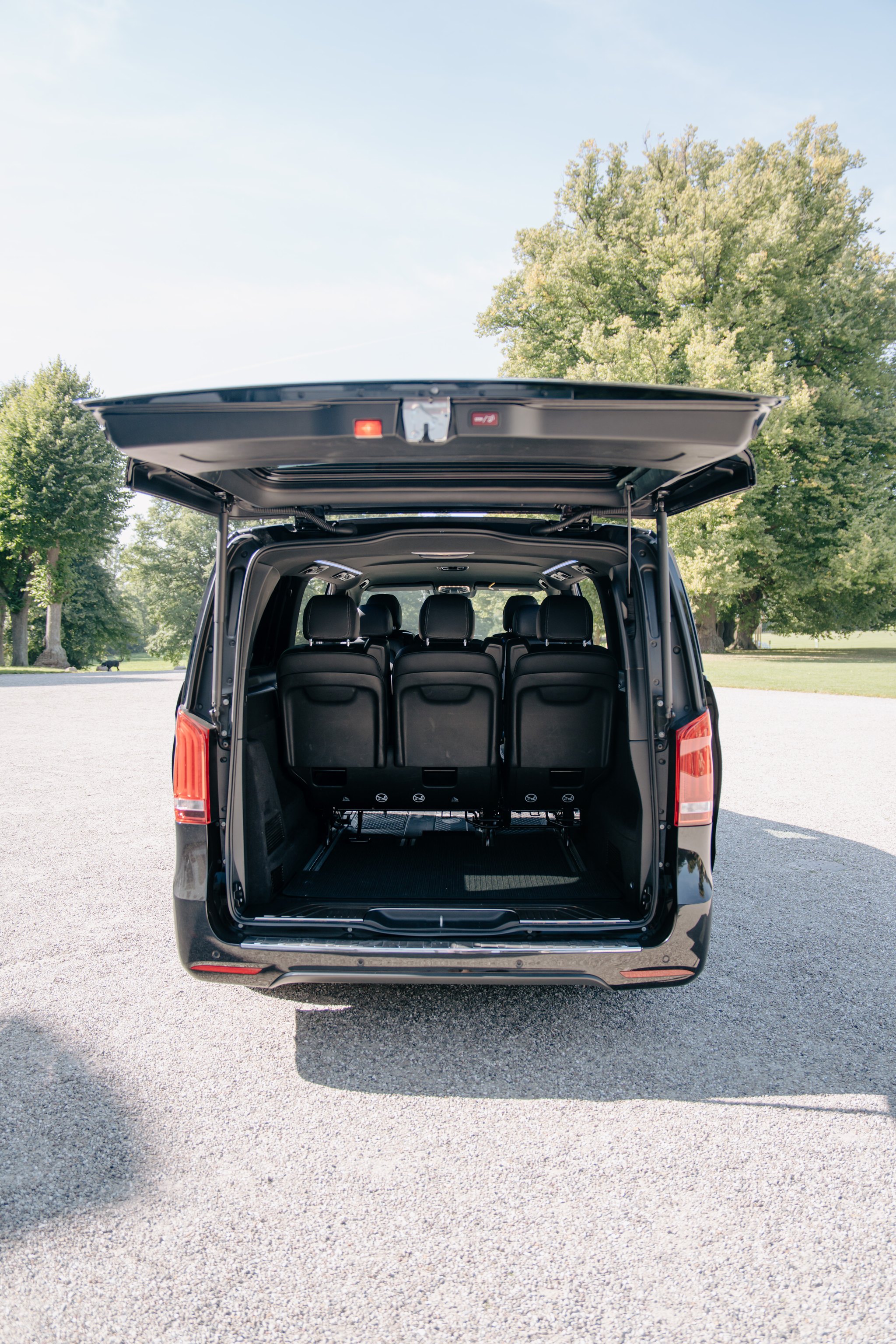 Open tailgate of the Mercedes-Benz EQV with the seats behind